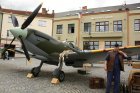 Letoun Spitfire na náměstí v Boskovicích. Foto Radim Hruška