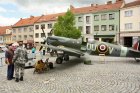 Letoun Spitfire na náměstí v Boskovicích. Foto Radim Hruška
