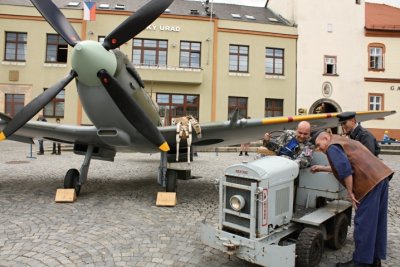 FOTO – Na boskovickém náměstí je k vidění letoun Spitfire