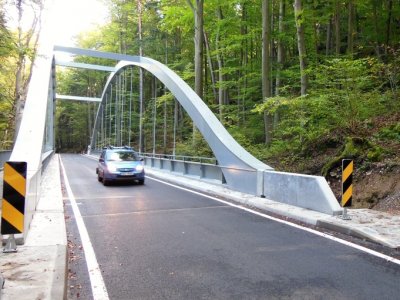 U Holštejna už stojí nový most, skončilo tak dvacetileté provizorium